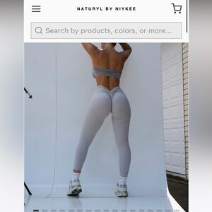 NWOT NATURYL Scrunch Leggings | African Violet